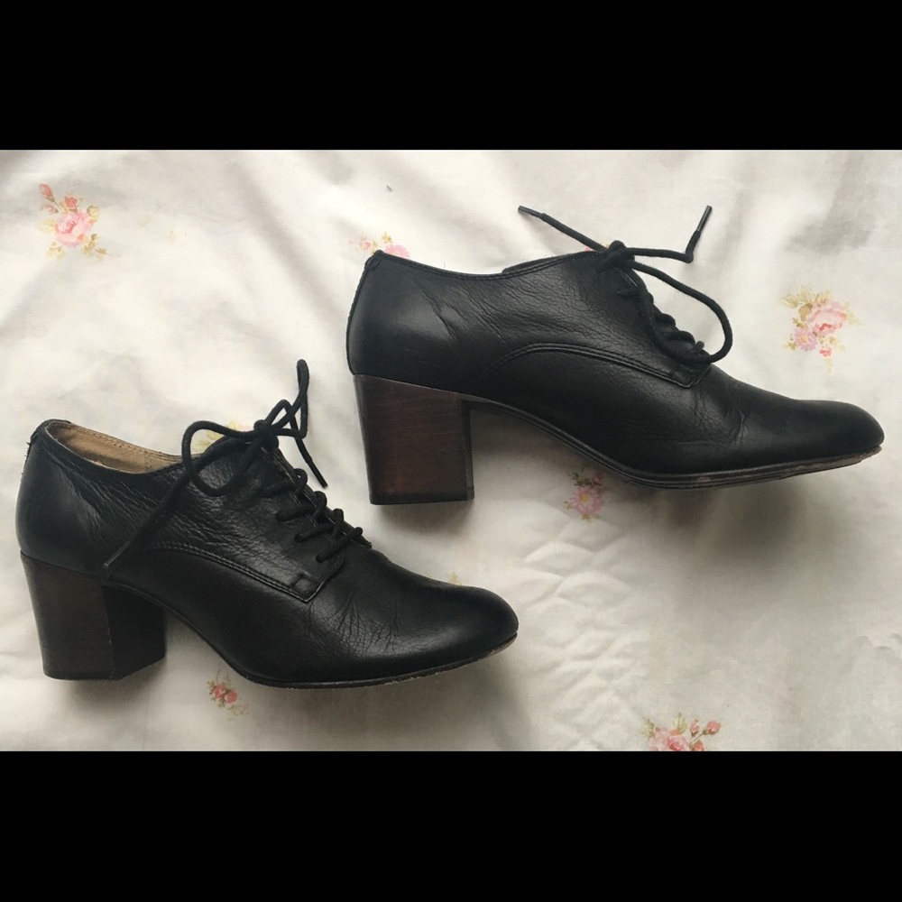 - FRYE - Stella Oxford Soft Black Leather 8M Shoe